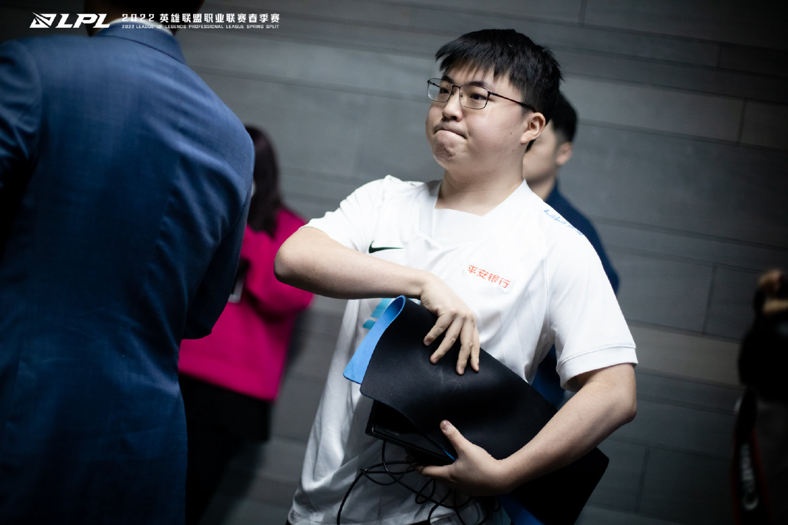 开云app-反败为胜引发热议！，Uzi在巴塞罗那比赛中爆冷热度持续攀升-开云app