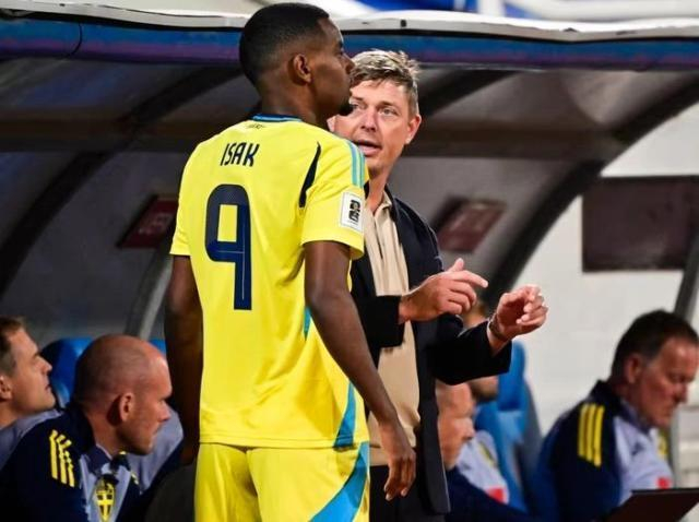 今晚纽卡斯尔备战英超,复出首秀细节曝光,质疑声仍在,训练强度明显提升 今晚纽卡斯尔备战英超,复出首秀细节曝光,质疑声仍在,训练强度明显提升