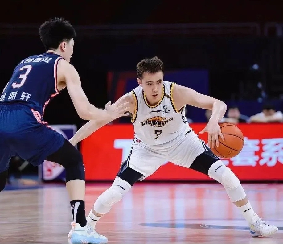 阿斯顿维拉赛后造点机会，志在CBA季后赛名次提升，悬念犹存，身体对抗强度拉满