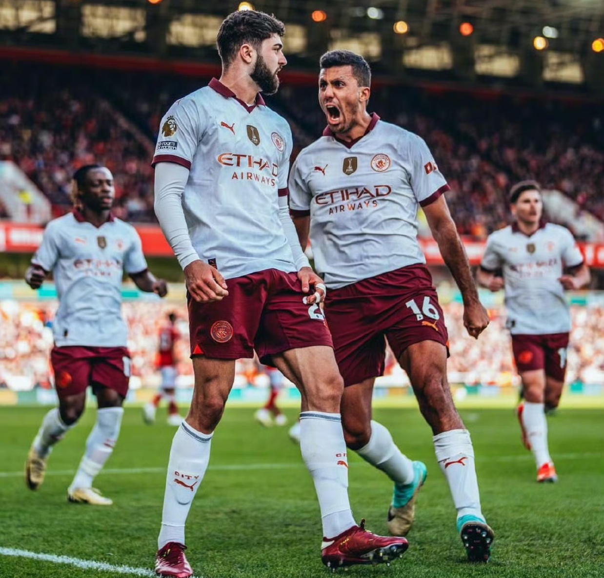 曼城发布备战花絮，赛后临场应变，英超任务艰巨，阵容厚度经受考验的简单介绍