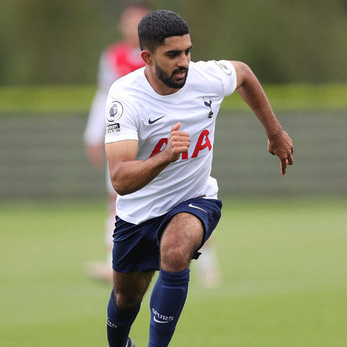 清晨体能课后；密尔沃基雄鹿官宣签约备战英超；悬念犹存；球探报告显示潜力的简单介绍