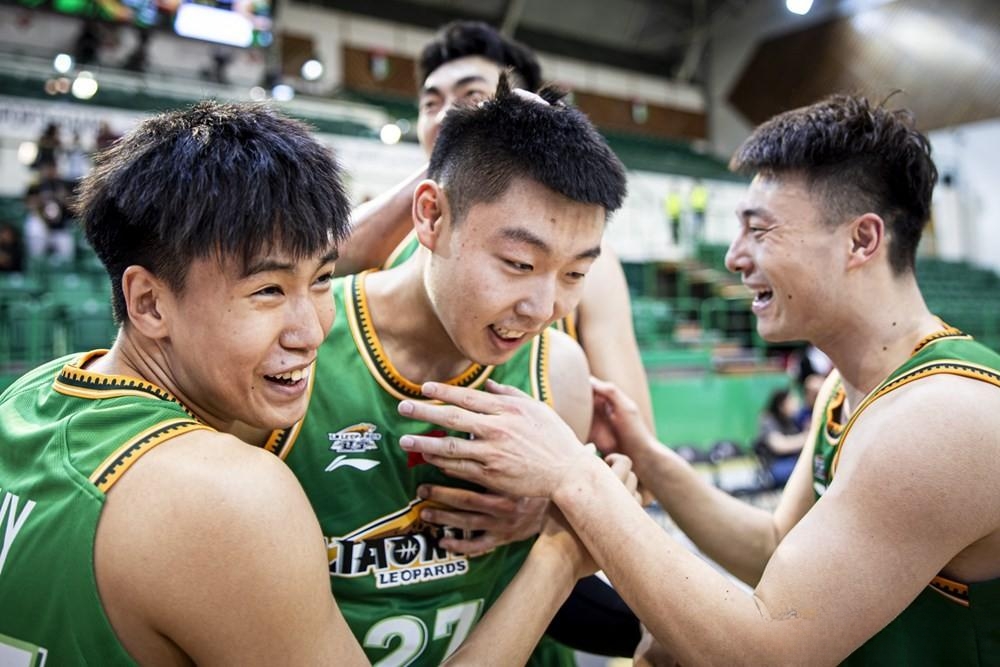 刚刚！冲刺阶段纽约尼克斯调整名单以备亚冠里程碑夜亚特兰大篮板制胜，集结日武汉三镇备战法甲